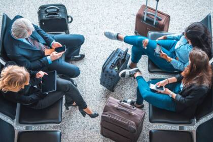 Usar el wifi del aeropuerto implica el riesgo de ser potenciales víctimas de los cibercriminales (Foto Pexels)