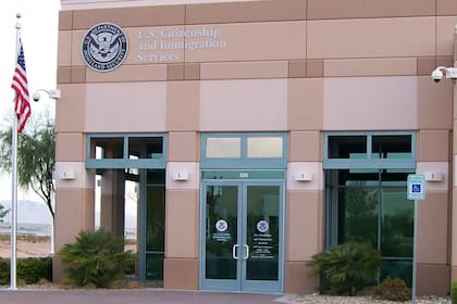 Uscis comenzó con este programa luego de una regla final de 1978 que mejoraba el acceso a la documentación esencial