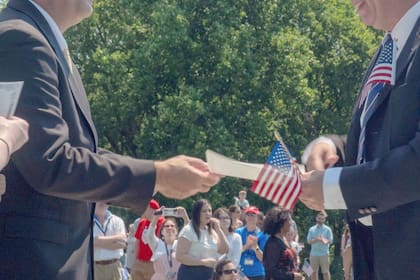 Uscis indica que los militares pueden obtener la ciudadanía en un año