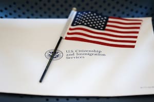 Uscis retoma procesamiento de asilos, green cards, permisos de trabajo y naturalización