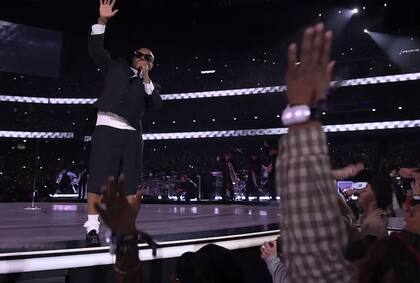 Usher sorprendió con la cantidad de invitados que tuvo durante el medio tiempo del Super Bowl