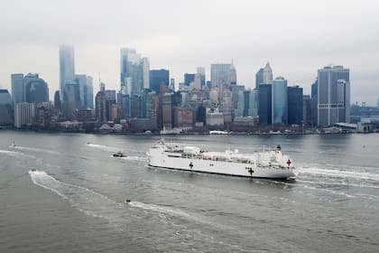 El buque amarró en Nueva York para asistir al sistema sanitario ante la crisis de coronavirus
