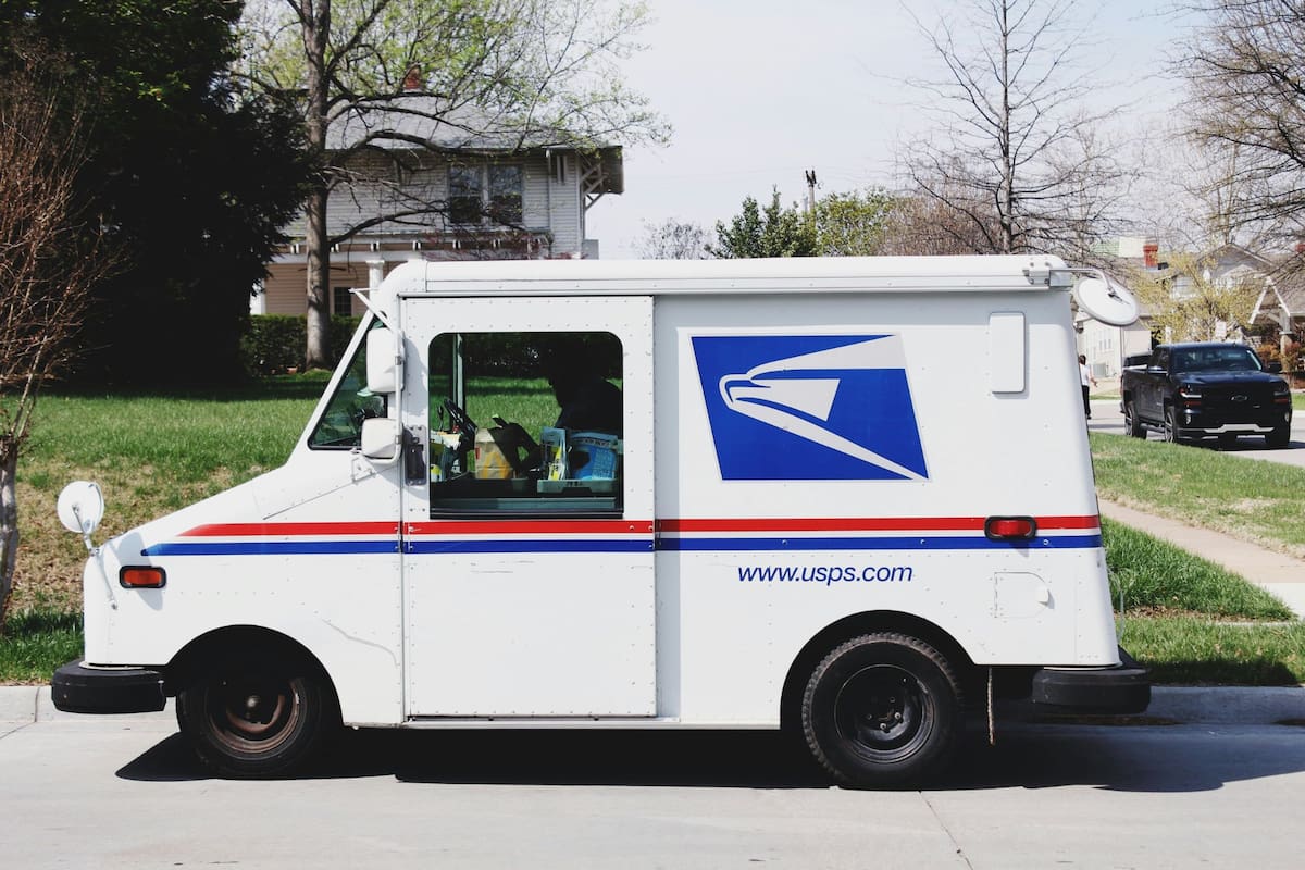 USPS aumenta sus tarifas por temporada navideña (Unsplash)