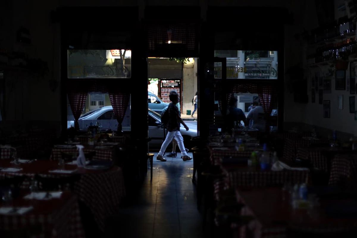 Usuarios afectados por el corte de luz en el barrio de Boedo