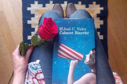 Usuarios comparten sus libros elegidos con el hashtag #MiDiaDelLibro en las redes sociales