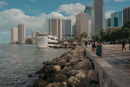 Usuarios comparten testimonios sobre la falta de empatía en Miami