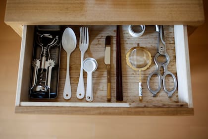 Utensilios de cocina en la casa de Saeko Kushibiki