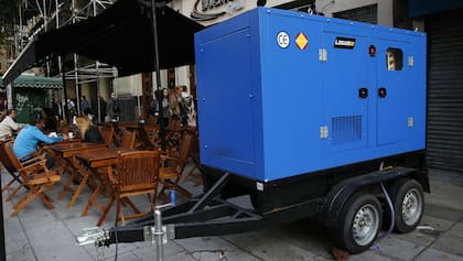Utilizan grupos electrógenos en Avenida Santa Fe y Pueyrredón por el apagón