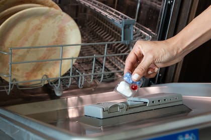 Utilizar lavavajillas disminuye el consumo de agua ya que solo utiliza 10 litros.