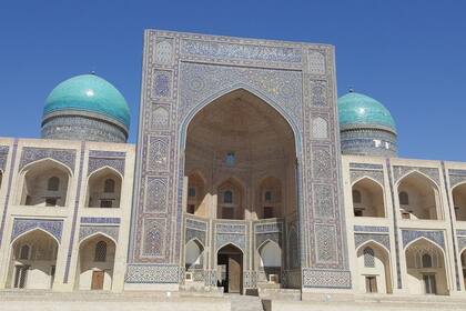 Uzbekistán tiene cientos de lugares sagrados que atraen a peregirnos de varias religiones y naciones.