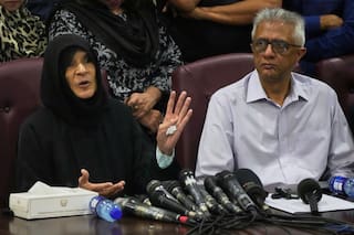 Familia y partido de Khan dicen que Pakistán violó una orden judicial al llevarlo a hospital estatal