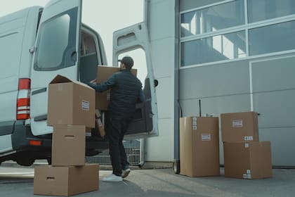 Vacante en Miami como auxiliar de carga para la empresa Panorama Services & Travel (Pexels/Tima Miroshnichenko)