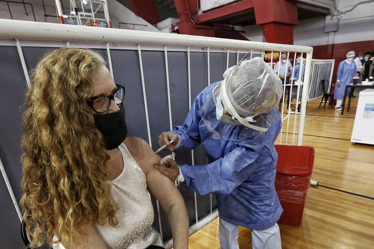 Vacunación al personal de salud en River