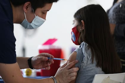 Vacunación de niños, hoy, en la cancha de Vélez