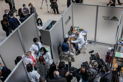 Vacunas en el atrio del hospital Mount Sinai en Nueva York, 15 de diciembre de 2020