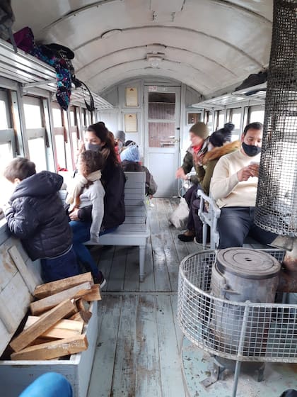 Vagones angostos y con salamandras: La Trochita también transporta en el tiempo