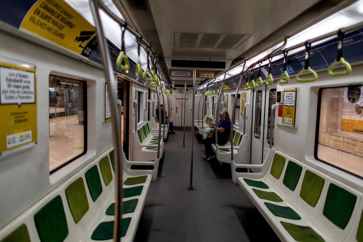 Vagones con un solo pasajero o vacíos, una postal de las últimas horas en la red de subte porteño