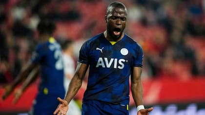 Valencia y un festejo en Fenerbahce