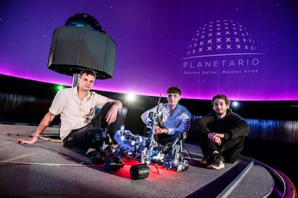 Valentín Alcaraz, Santiago Chamorro Lusnig y Benjamín Fontanella diseñaron, construyeron y programaron la réplica del Perseverance