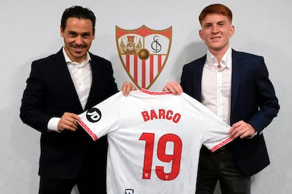 Valentín Barco cuando fue presentado como refuerzo de Sevilla