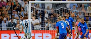 El gol de Messi tras un lujo en la primera que tocó, el zapatazo del Colo Barco y el notable 3-0 de Almada