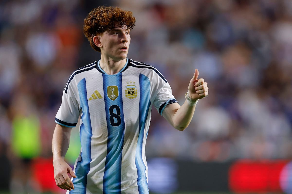 Valentín Barco estaría de arranque este sábado, para hacer su debut mundialista adentro de la cancha