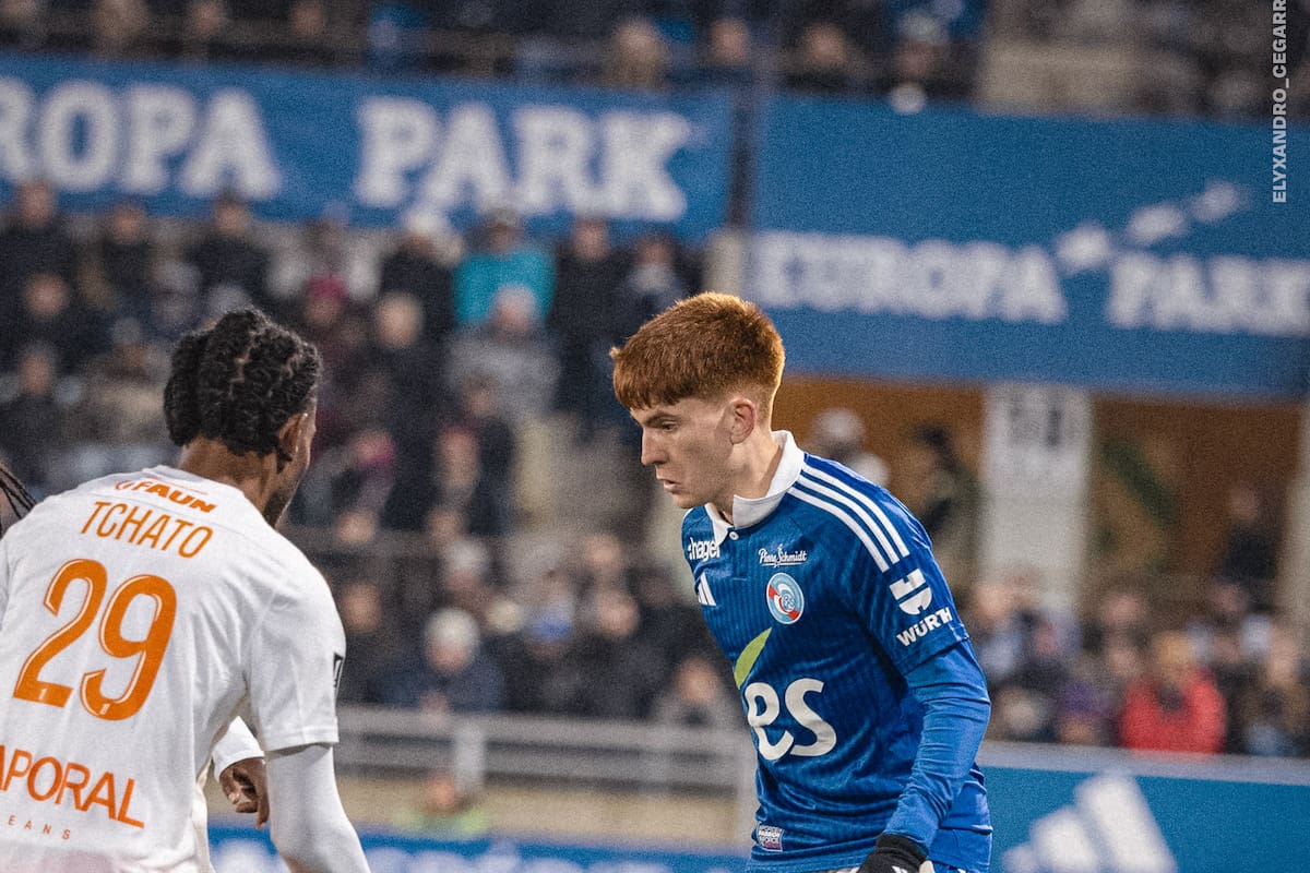 Valentín Barco fue titular en su debut en la Ligue 1 con el Racing de Estrasburgo.