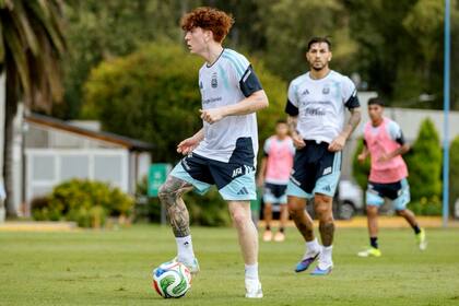 Valentín Barco sumó minutos y podría hacerlo también el martes, siendo uno de los elogiados por el entrenador