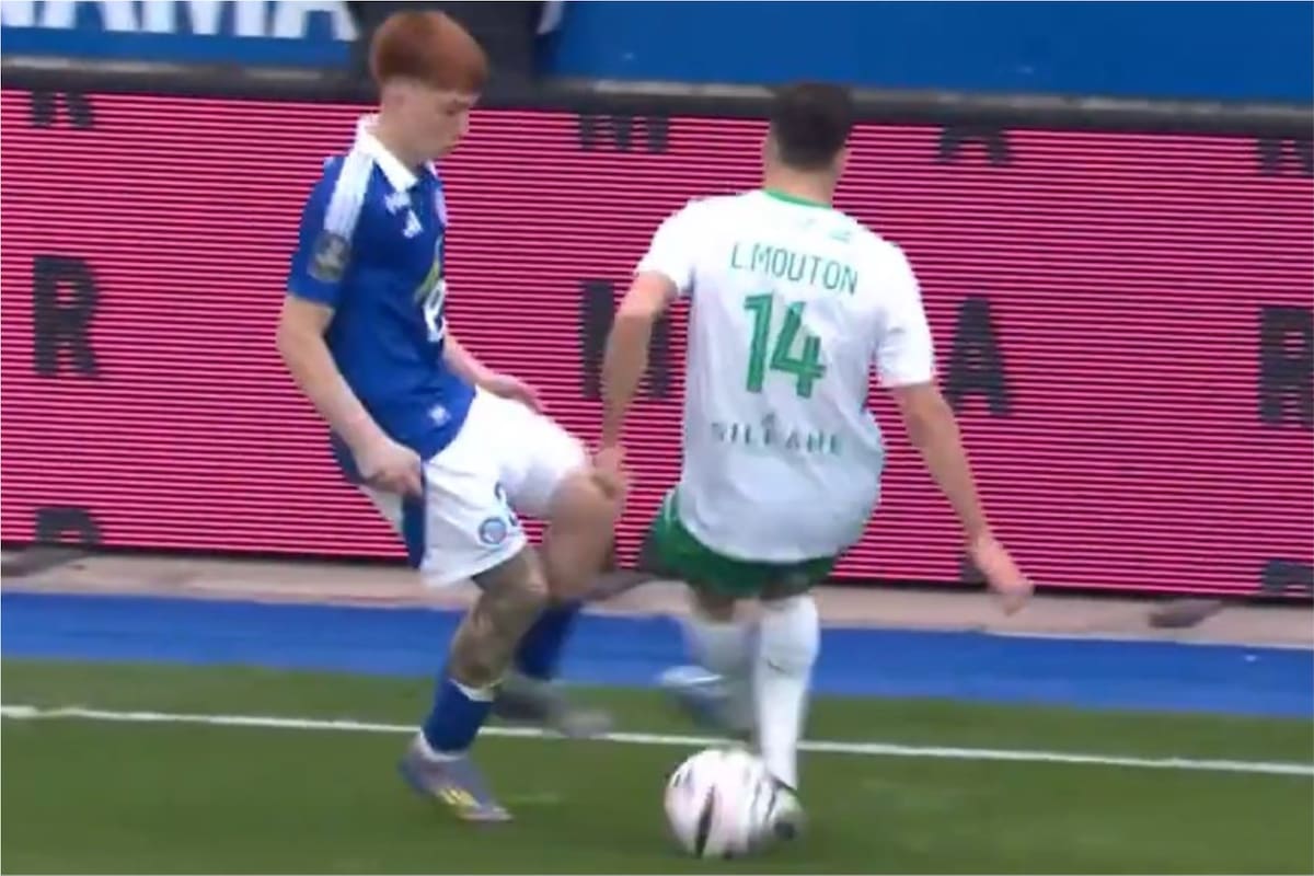 Valentín Barco y un excelso caño a un rival en la victoria del Racing de Estrasburgo