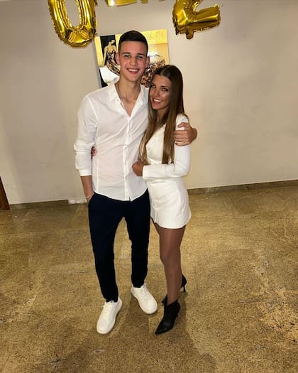 Valentín Carboni junto a su pareja, Maite Scalisi