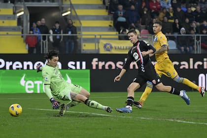 Valentín Carboni marcó el segundo gol de Monza ante Frosinone en el 3-2 como visitante