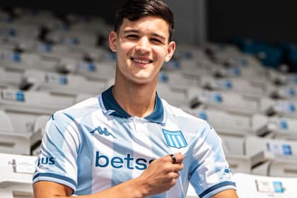 Valentín Carboni sufrió una lesión que lo tuvo varios meses fuera de las canchas; por eso, aprovechó para retomar los estudios