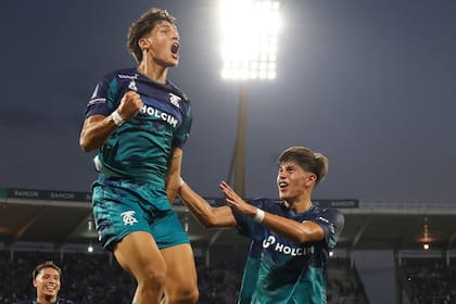 Valentín Davila celebra uno de los dos tantos con los que Talleres se impuso a Gimnasia, de Mendoza, en el torneo Apertura, sus primeros goles en la máxima división.