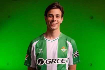 Valentín Gómez fue presentado como nuevo refuerzo de Betis