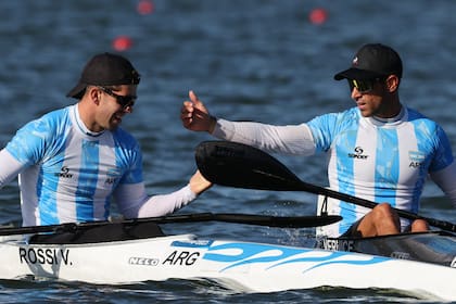 Valentín Rossi (bronce) y Agustín Vernice (oro), los argentinos en el K1 1000.
