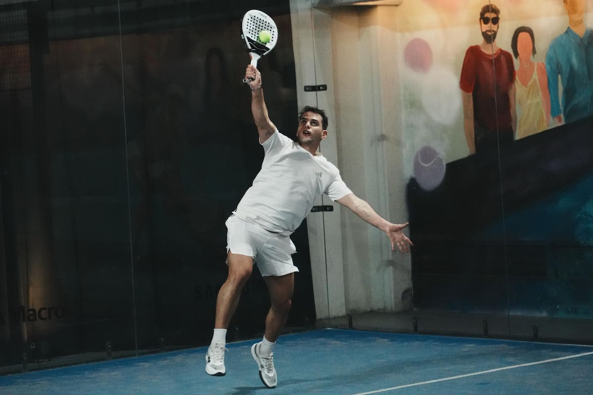 Valentín Viola, el ex delantero de Racing, se consagró campeón del primer torneo de padel del circuito para exfutbolistas