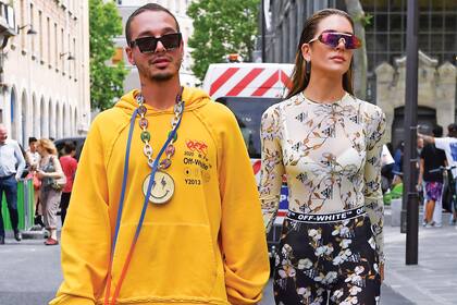 El rey del reggaeton y la top argentina coparon las primeras filas de la semana de la moda masculina