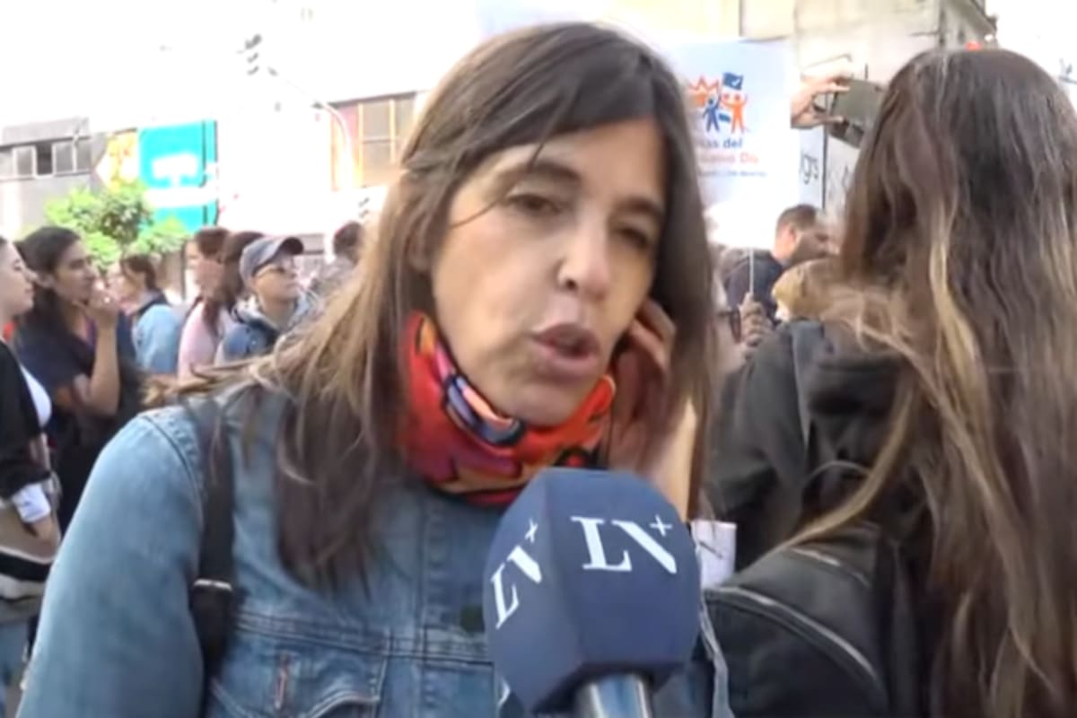 Valentina Bassi durante el reclamo en rechazo del nuevo proyecto del Gobierno