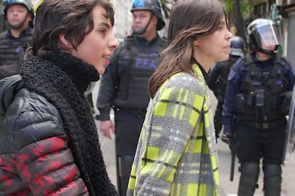 Valentina Bassi en “Presente Continuo”, la película que protagoniza junto a Lisandro, su hijo