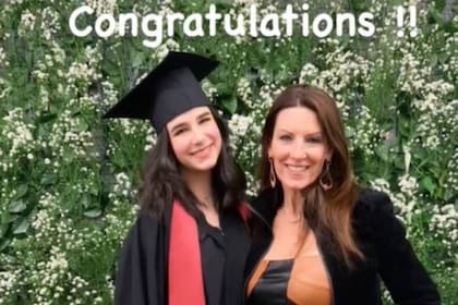 Valentina Boscardin y su madre Marcia, en una imagen que subió la conductora el pasado 22 de noviembre, cuando la joven modelo se graduó de su escuela secundaria