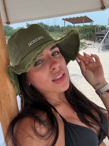 Valentina Cervantes, novia de Enzo Fernández, armó un book de fotos de su estadía por las playas de México