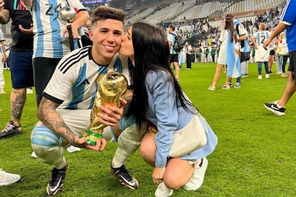 Valentina Cervantes, pareja de Enzo Fernández, captó esta semana la atención de los medios ingleses mientras se define el futuro futbolístico del argentino