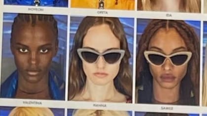 Valentina en el libro de modelos para el desfile pre-otoño de Louis Vuitton en Seúl