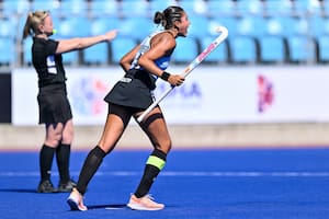 Valentina Raposo es la líder de las Leoncitas: la jugadora más experimentada, con trayecto en las Leonas y capitana del equipo