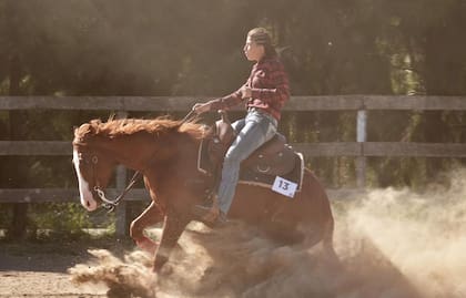 Valentina Tartara en un entrenamiento de Prueba de Rienda junto a su caballo