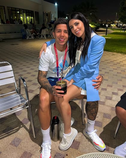 Valentina y Enzo en una de las visitas a la concentración de Argentina en Qatar 2022