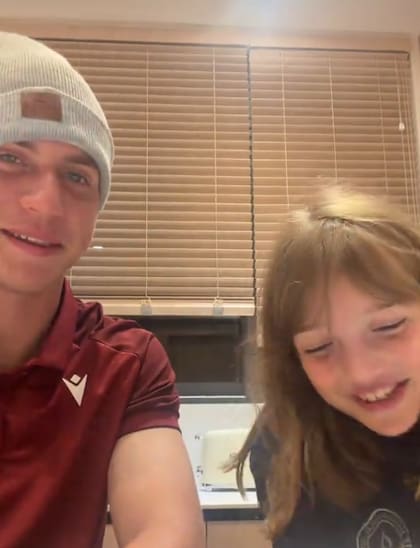 Valentino junto a Isabella en un video que revolucionó a los usuarios de TikTok (Foto: Captura TikTok/@official_valentinolopez)