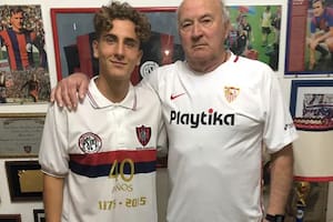 Valentino, junto a su abuelo, el recordado Héctor Scotta.