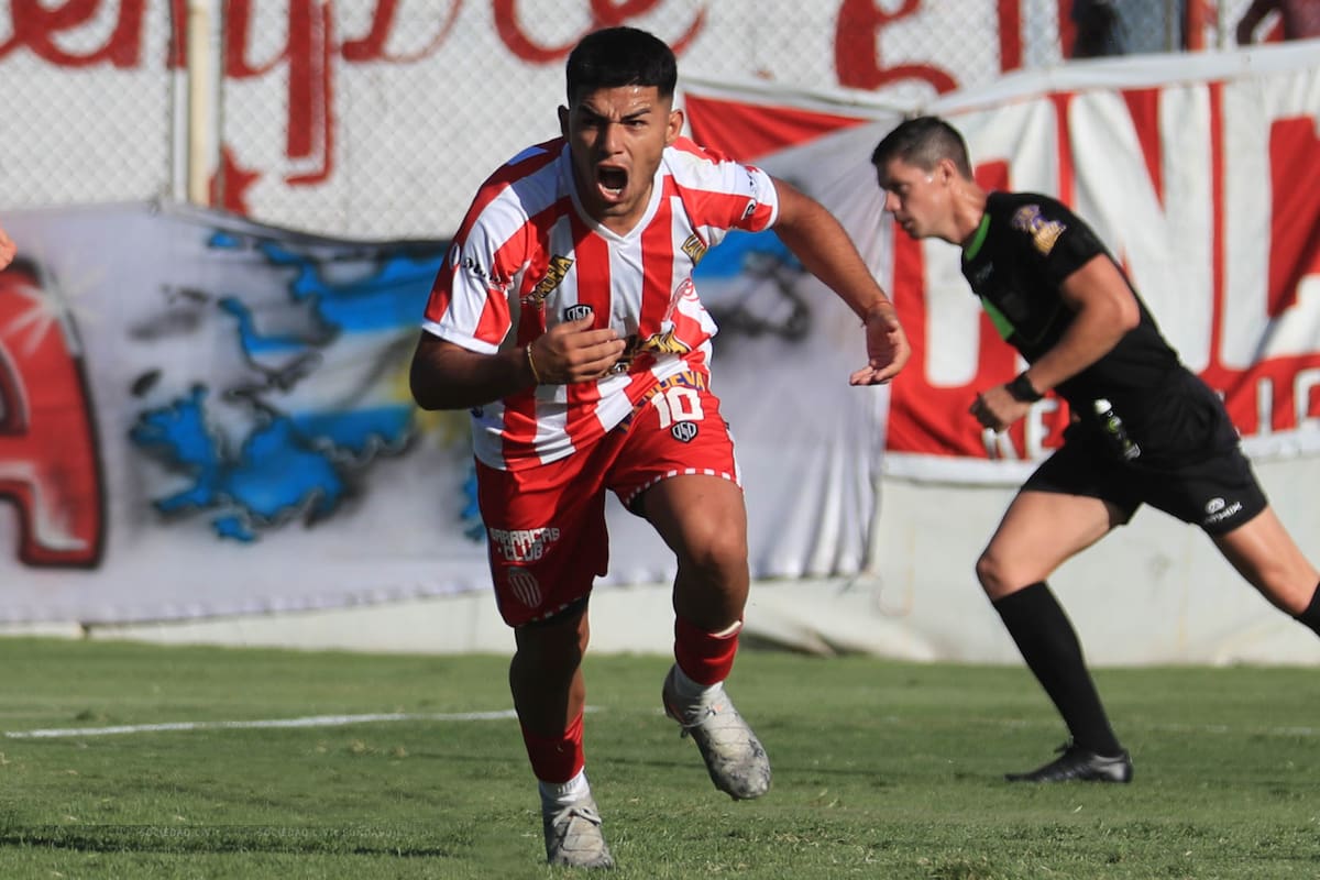 Valenzuela con la cara llena de gol, una síntesis de sus tiempos felices en Barracas Central; hará un viaje directo del ascenso argentino a la liga de Portugal