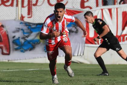 Valenzuela con la cara llena de gol, una síntesis de sus tiempos felices en Barracas Central; hará un viaje directo del ascenso argentino a la liga de Portugal